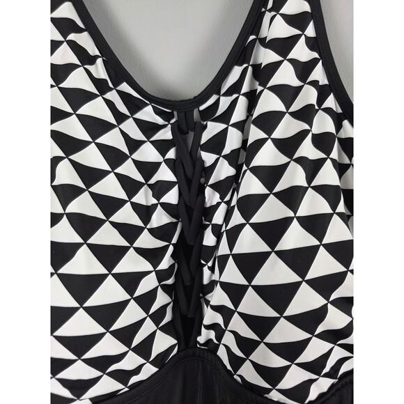Swuimsuits For All One Piece Swimsuit 26 Womens Plus Black White Slimming NWT - Picture 3 of 5